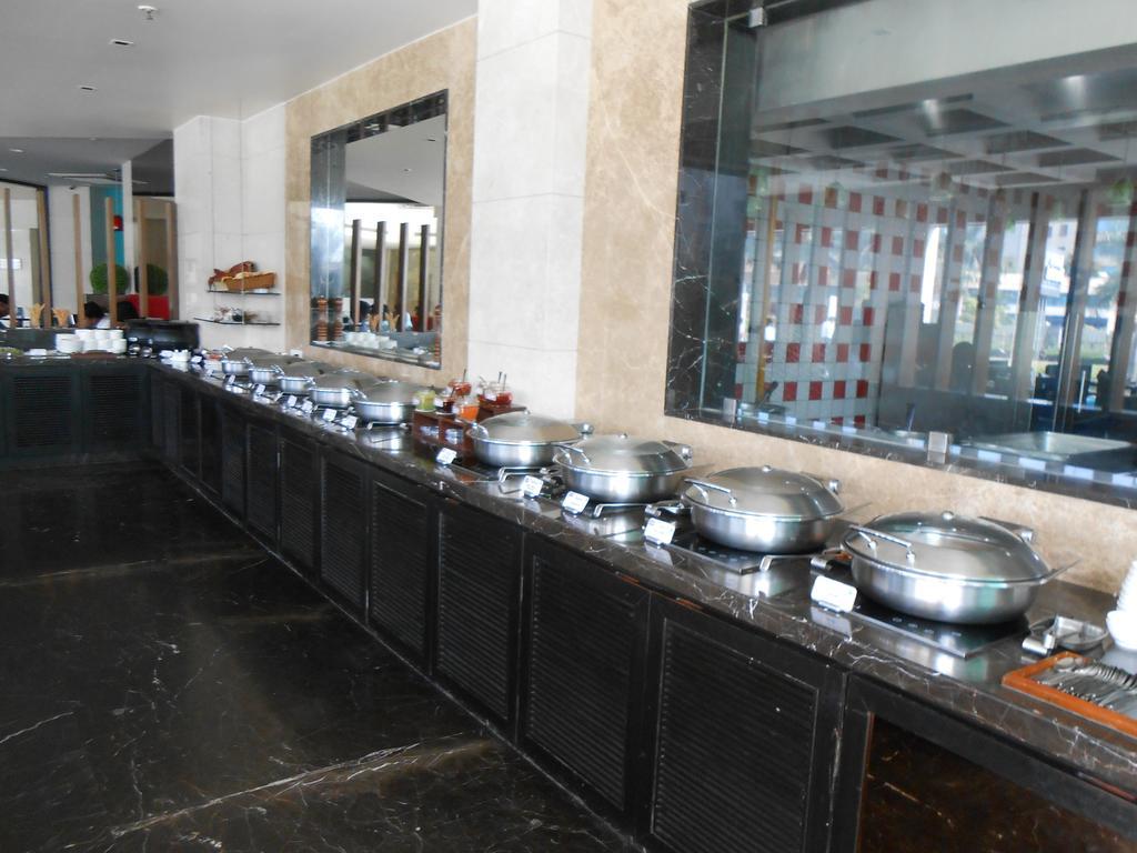 Noorya Business & Banquet Hotel Pune Exterior photo