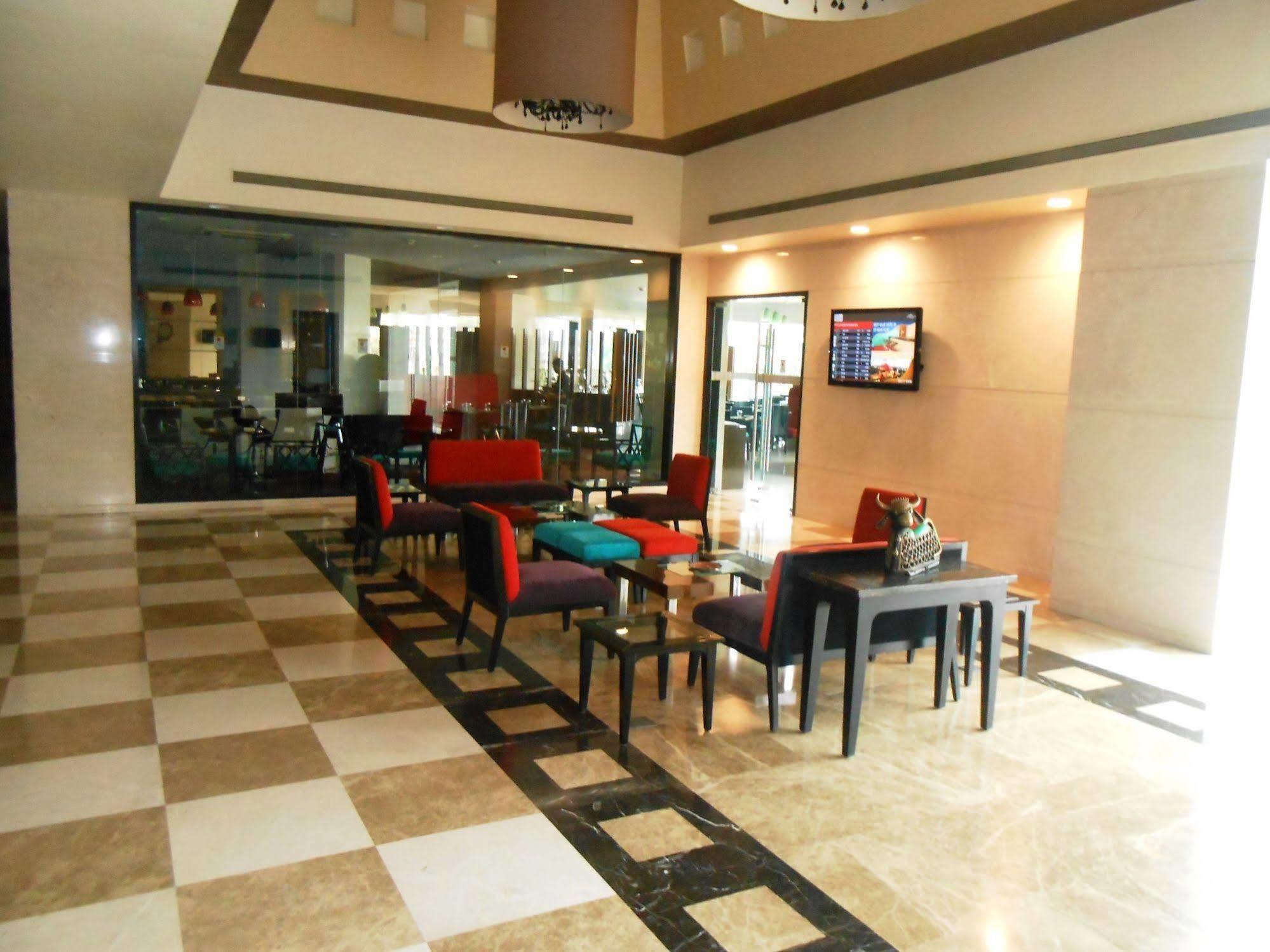 Noorya Business & Banquet Hotel Pune Exterior photo