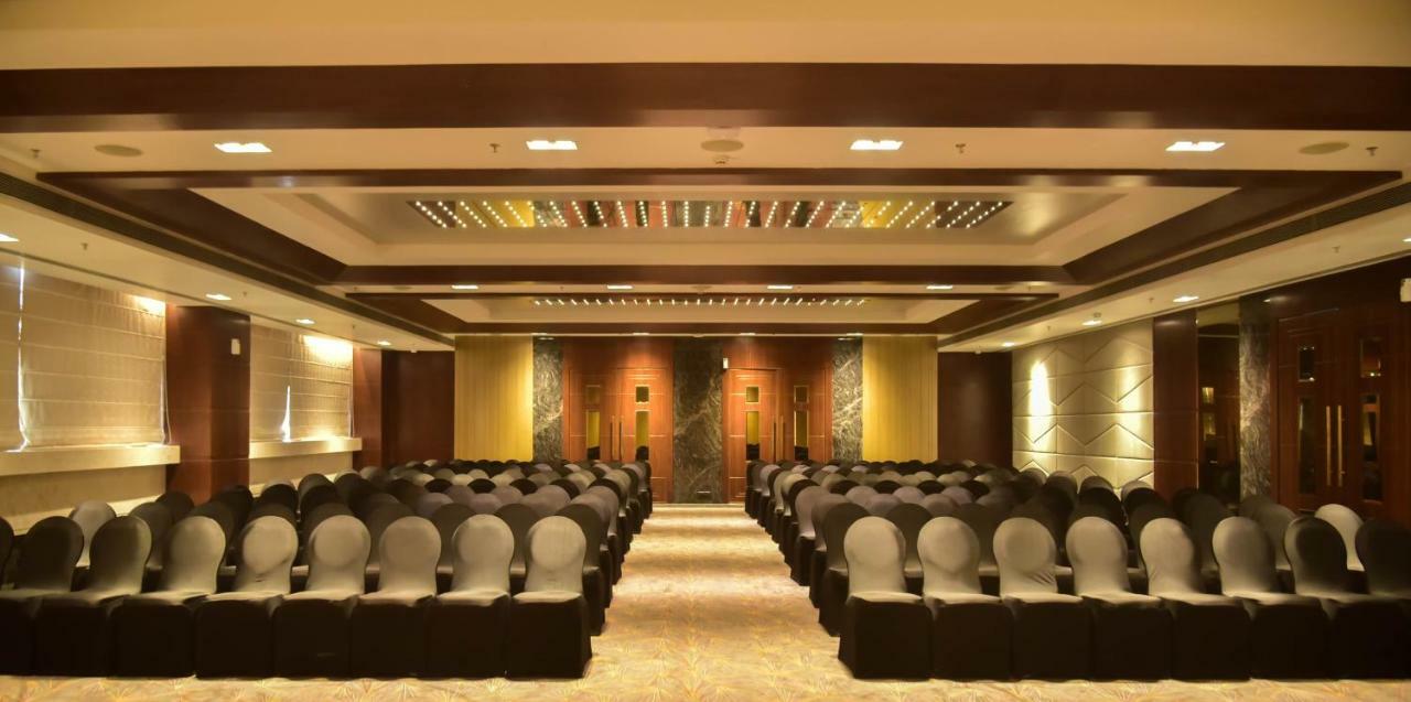 Noorya Business & Banquet Hotel Pune Exterior photo