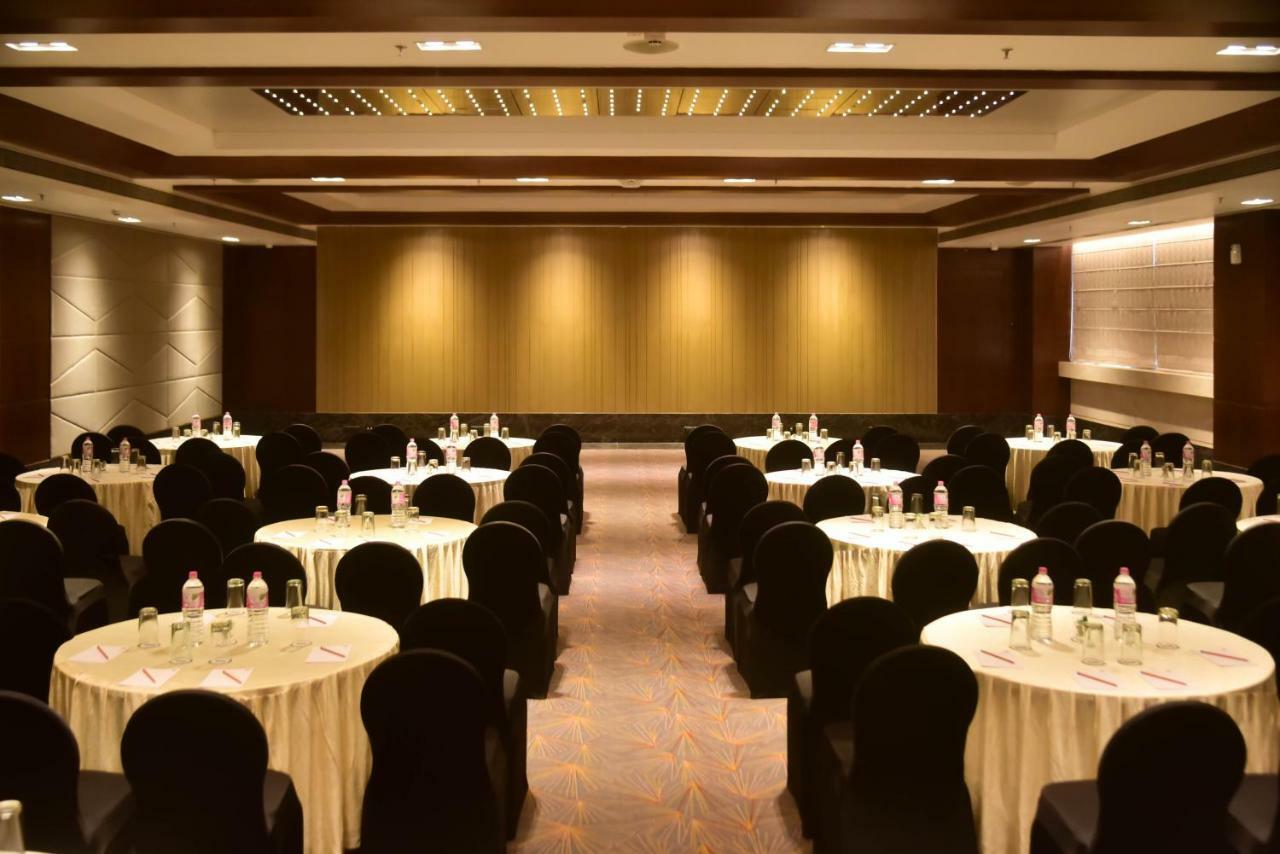 Noorya Business & Banquet Hotel Pune Exterior photo